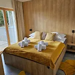 Hillside Y24 Apartment